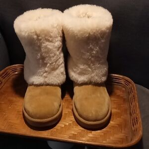 UGG Patten Size 9